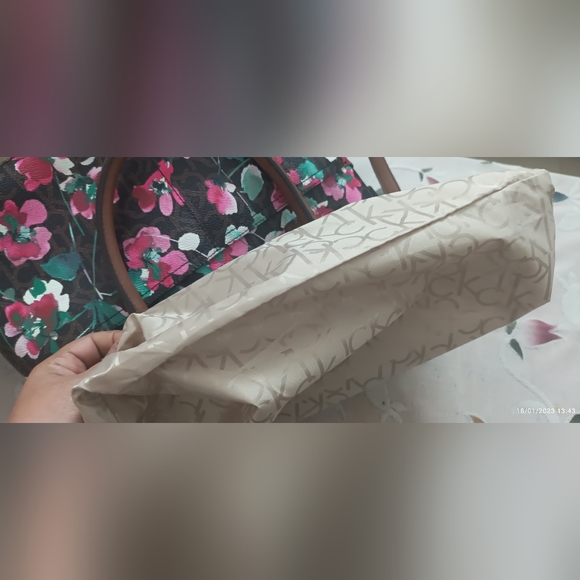 Authentic Calvin Klein coated PVC signature floral satchel cum crossbody bag - Picture 8 of 12